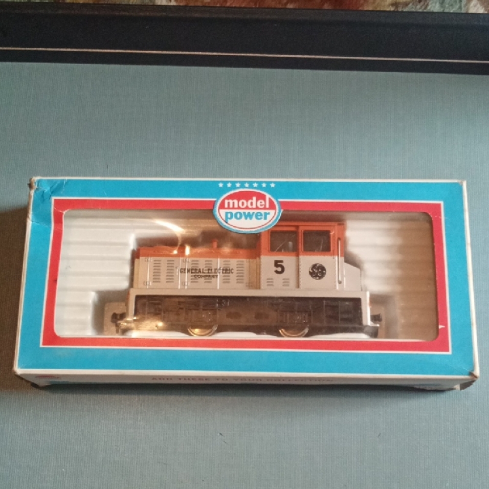 Model Power General Electric Locomotive